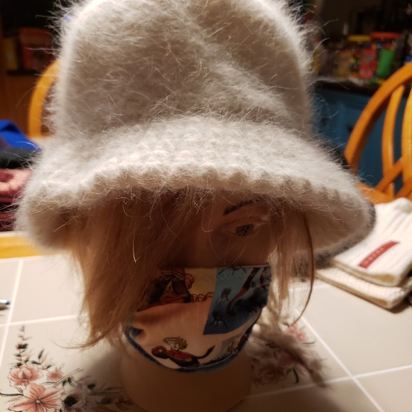 Ladies soft white hat - Picture 7 of 14